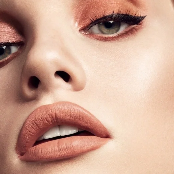 Fenty Beauty by Rihanna
Stunna Lip Paint Longwear Fluid Lip Color - Picture 3 of 5